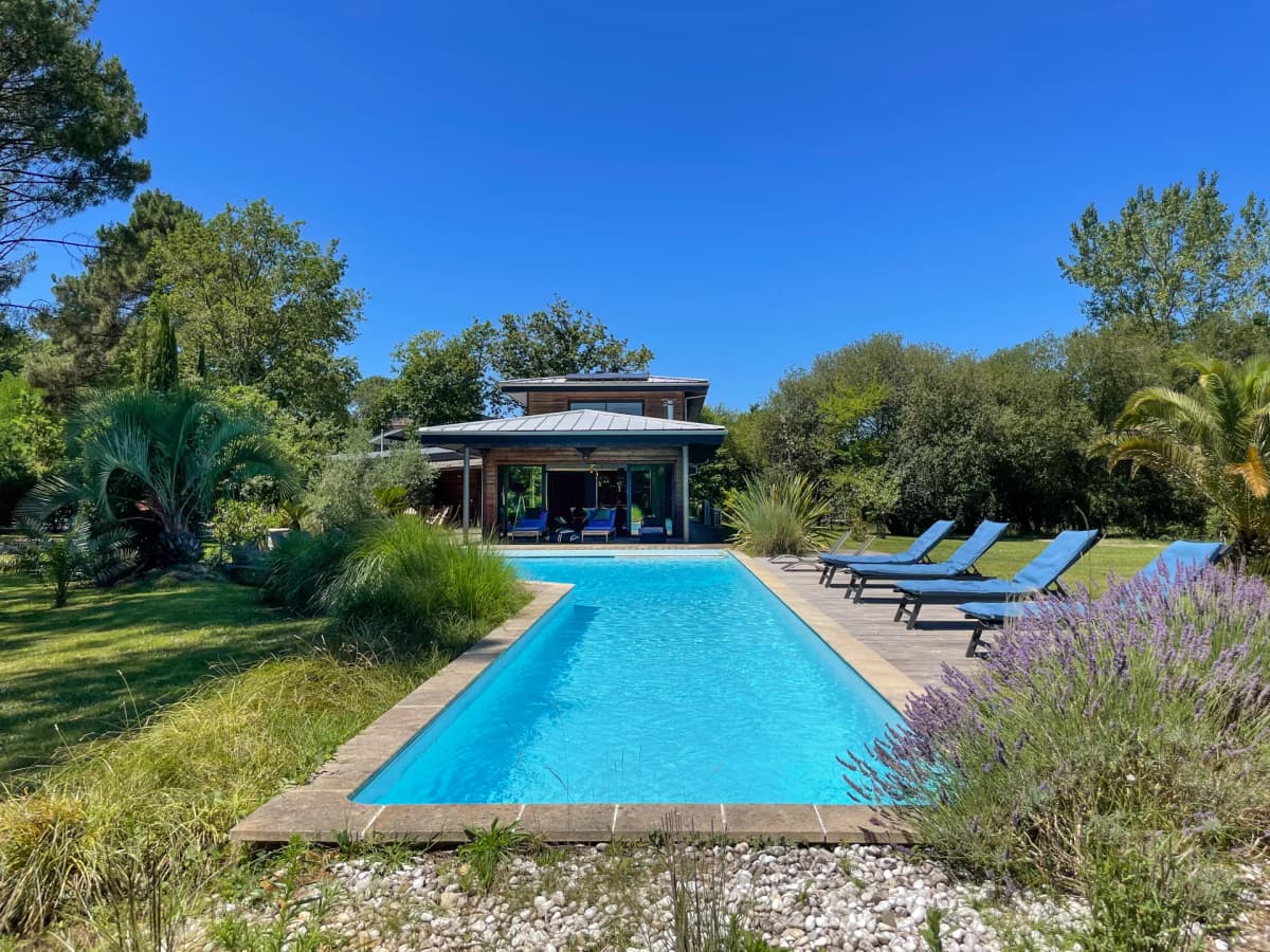 Villa 4* climatisée, piscine chauffée, ping-oing, pétanque, proche golf et centre Hossegor